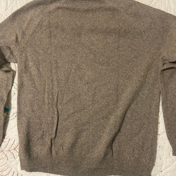 Closet Staple - Gap Sweater - Picture 2 of 5